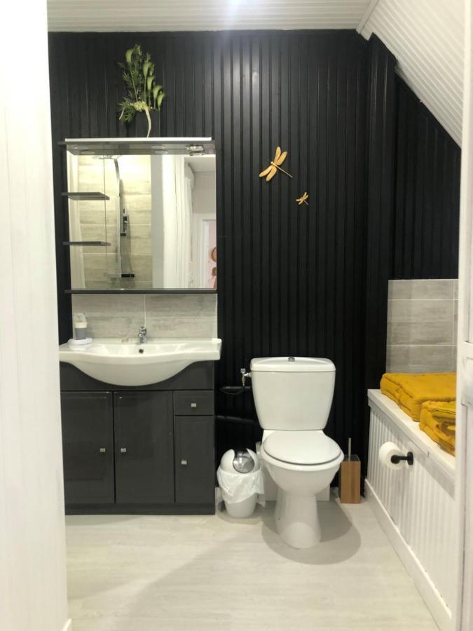 Grande Chambre Familiale Jaune Tout Bonnement Bien Putot-en-Auge Exteriér fotografie