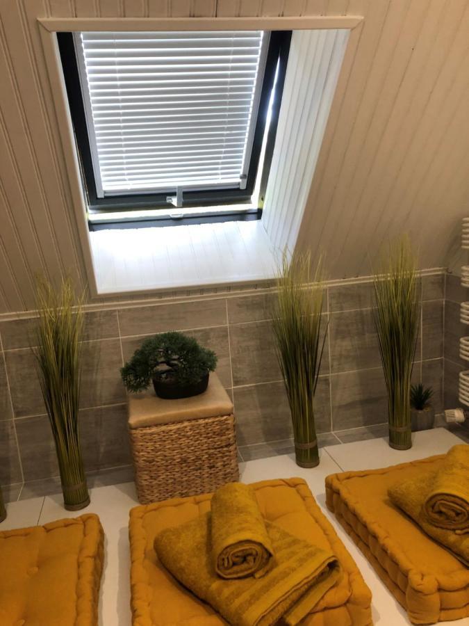 Grande Chambre Familiale Jaune Tout Bonnement Bien Putot-en-Auge Exteriér fotografie