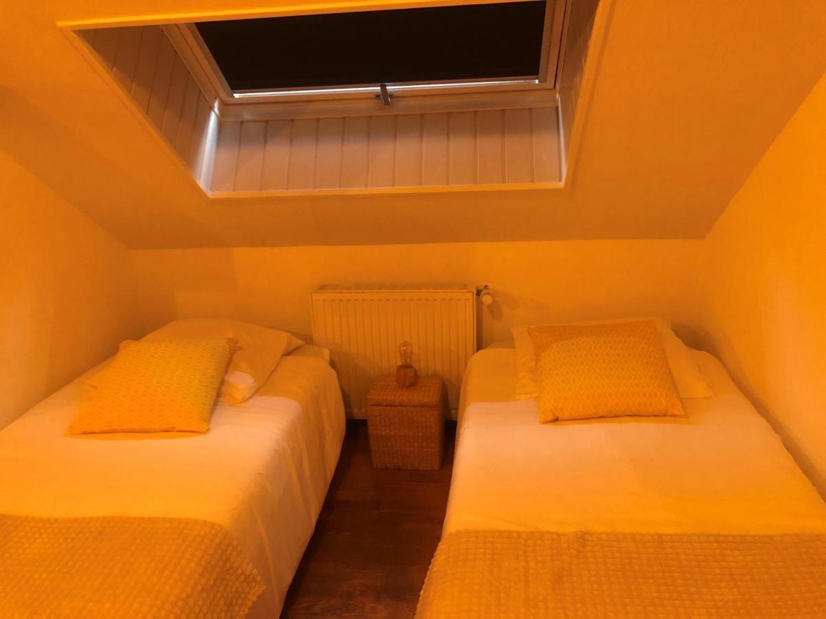 Grande Chambre Familiale Jaune Tout Bonnement Bien Putot-en-Auge Exteriér fotografie