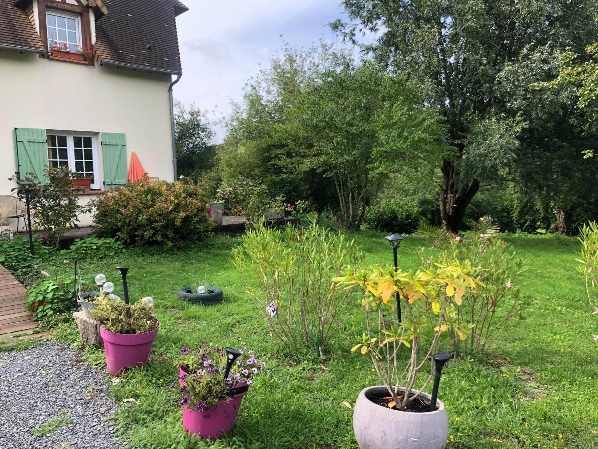 Grande Chambre Familiale Jaune Tout Bonnement Bien Putot-en-Auge Exteriér fotografie